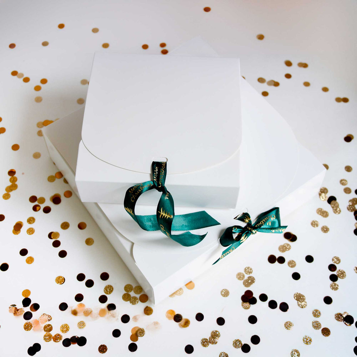 White Top-Flap Style Kraft Boxes with Christmas Ribbon Pack of 12 (Sizes Available)